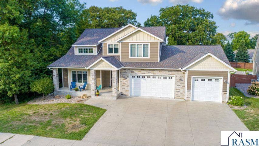 317 Oak Marsh Drive, Mankato, MN 56001