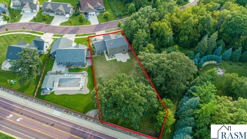 317 Oak Marsh Drive, Mankato, MN 56001