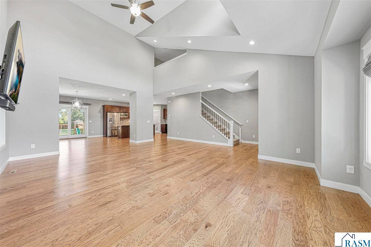 317 Oak Marsh Drive, Mankato, MN 56001