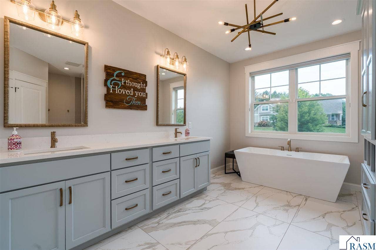 1005 Applewood Court, Mankato, MN 56001