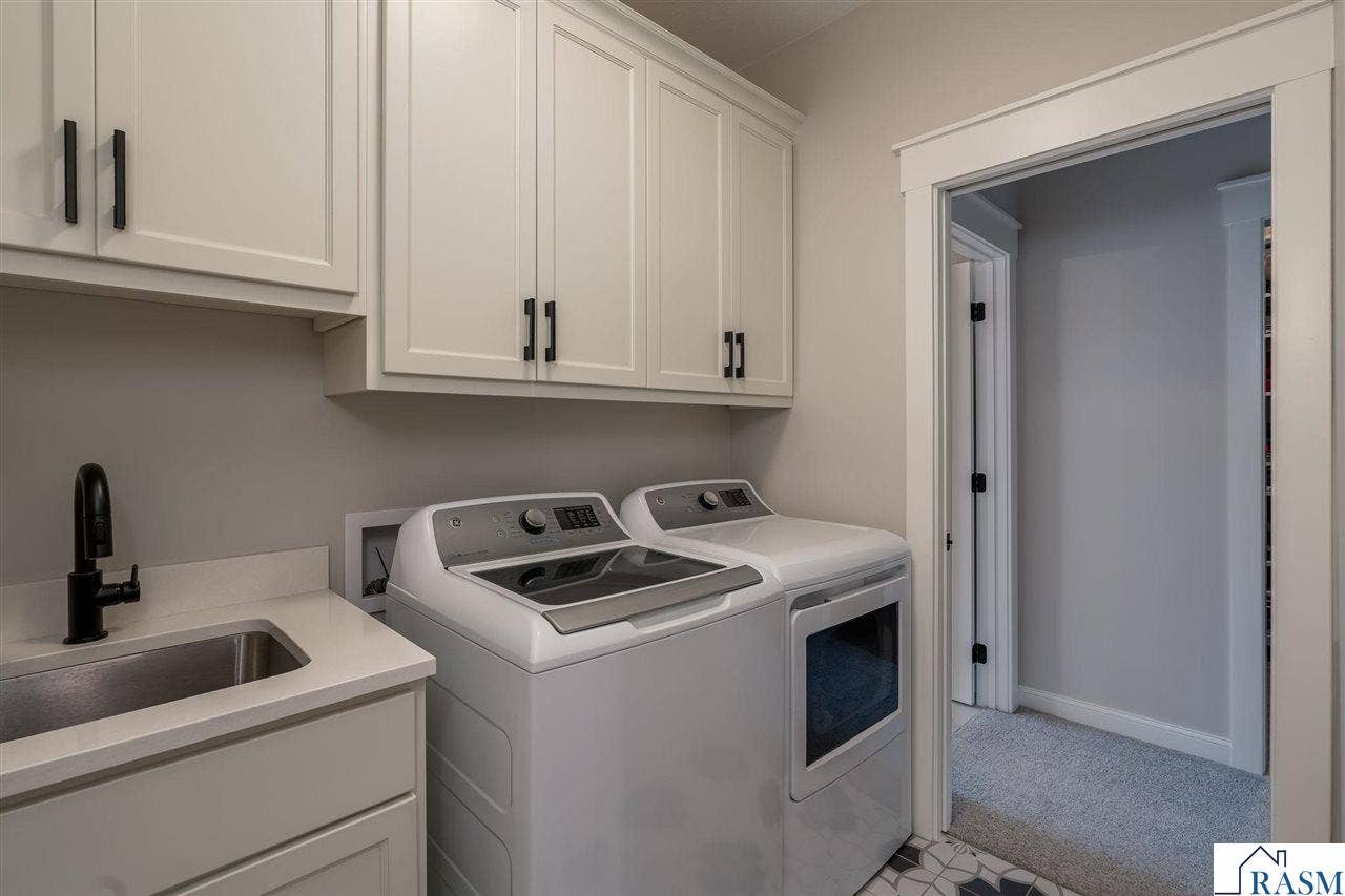 1005 Applewood Court, Mankato, MN 56001