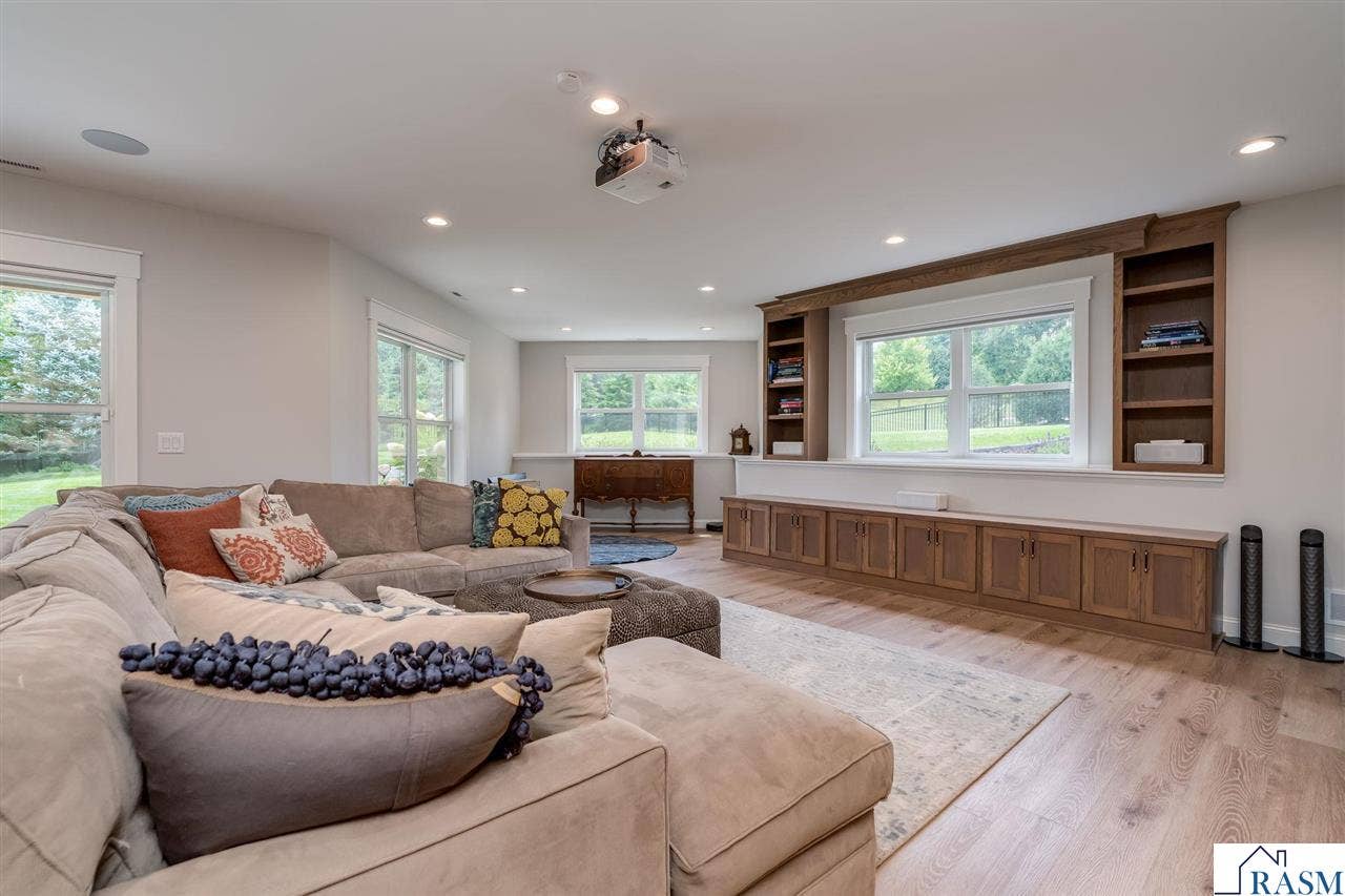 1005 Applewood Court, Mankato, MN 56001