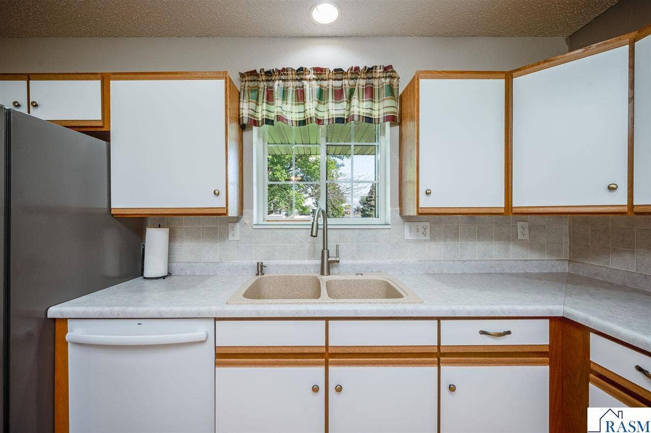 122 Oxford Path, Mankato, MN 56001