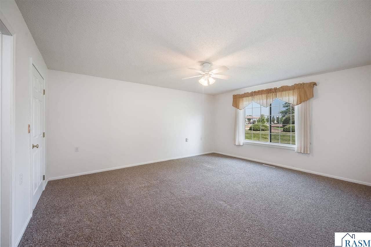 122 Oxford Path, Mankato, MN 56001