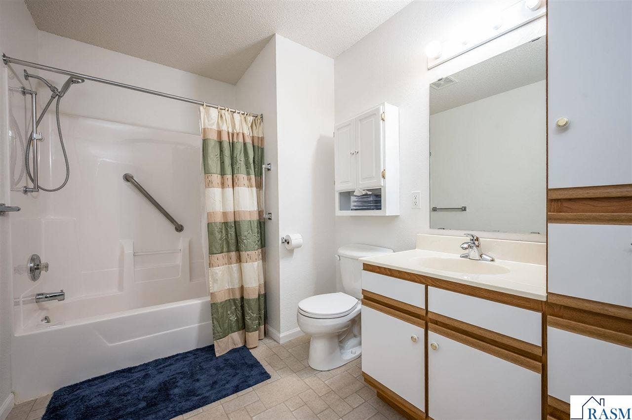 122 Oxford Path, Mankato, MN 56001