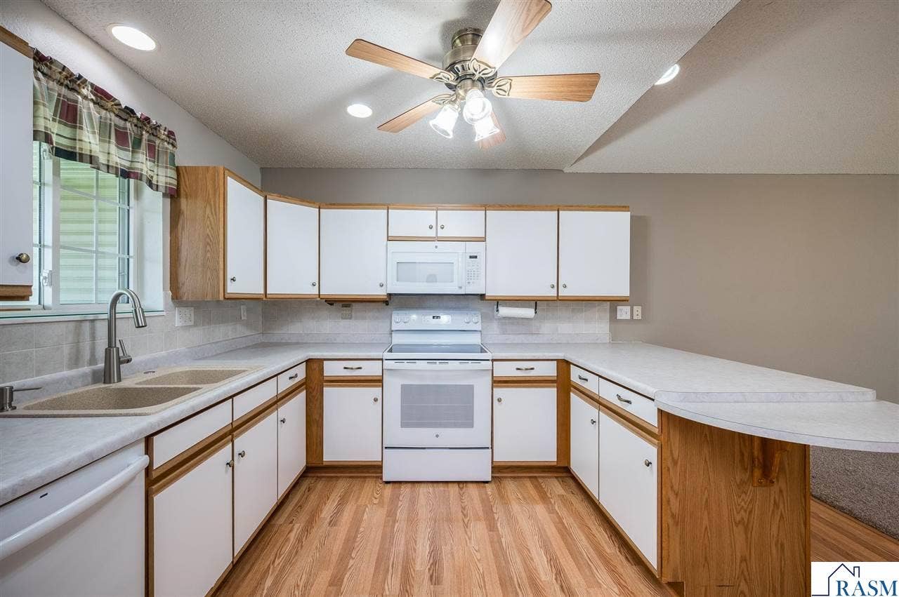 122 Oxford Path, Mankato, MN 56001