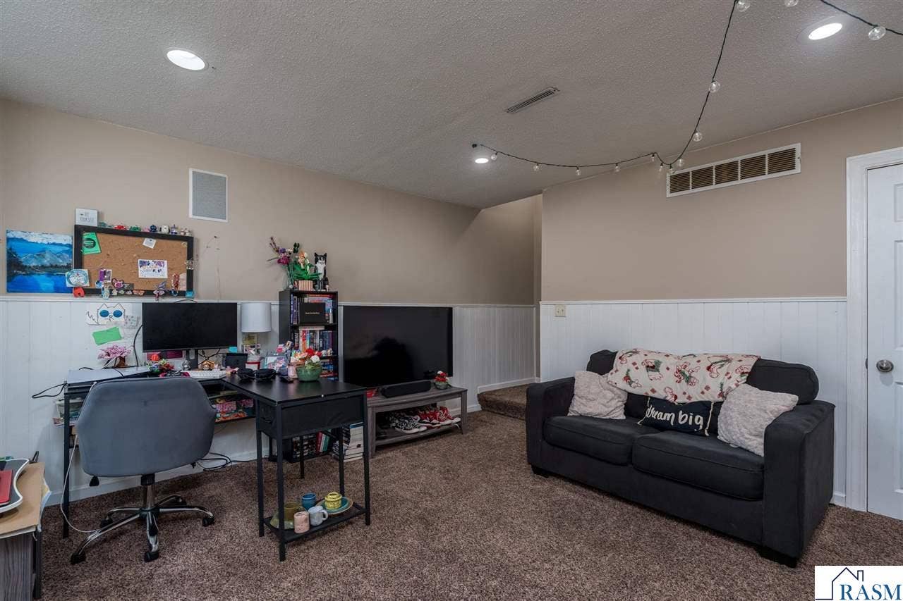 144 Savannah Court, Mankato, MN 56001