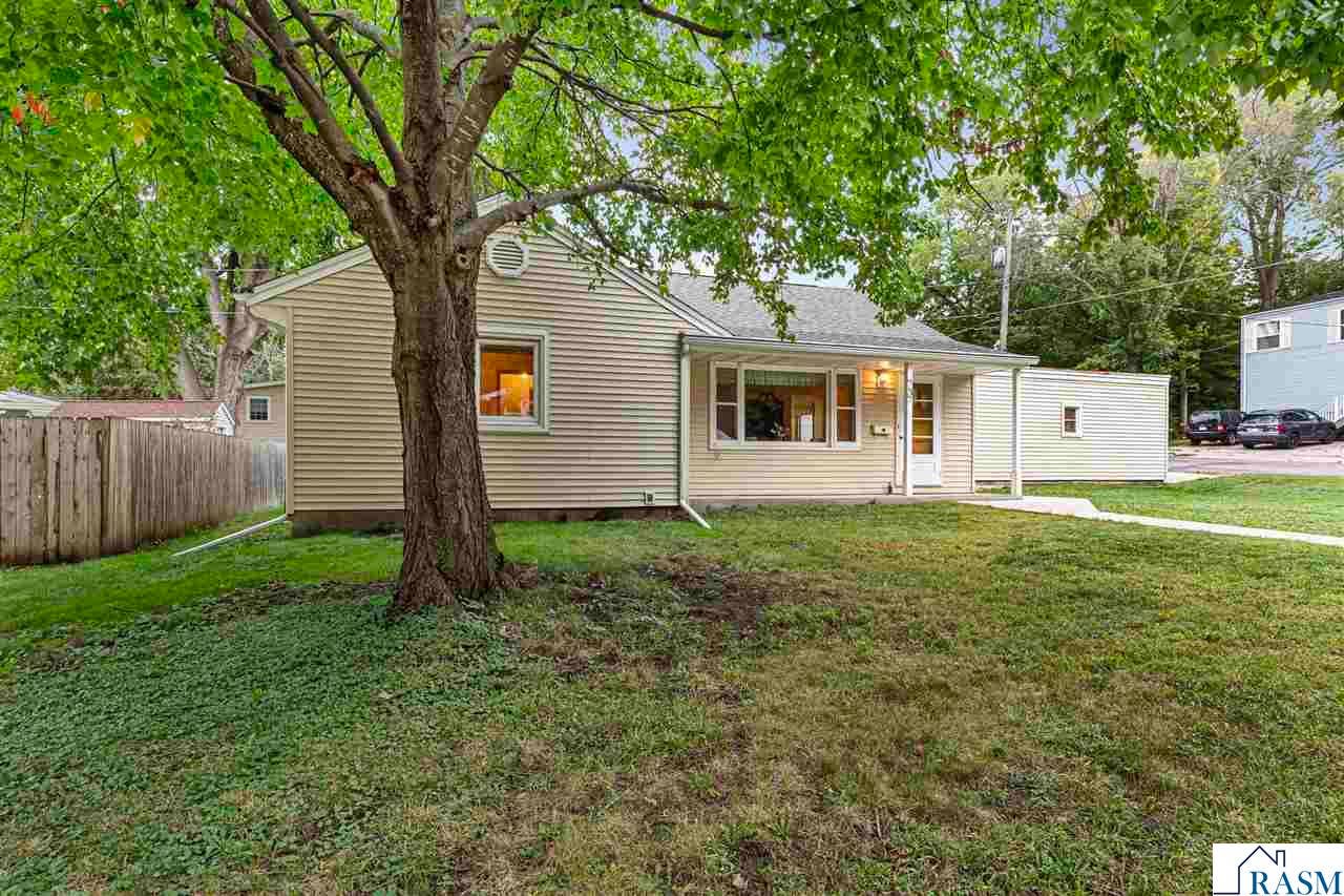 737 Gwyn Drive, Mankato, MN 56001