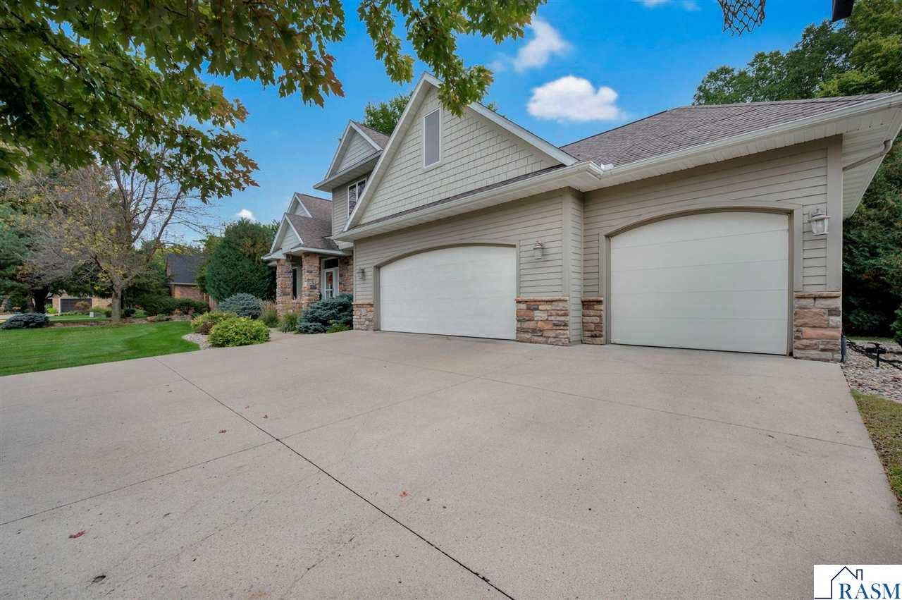 18 Newcastle Court, North Mankato, MN 56003