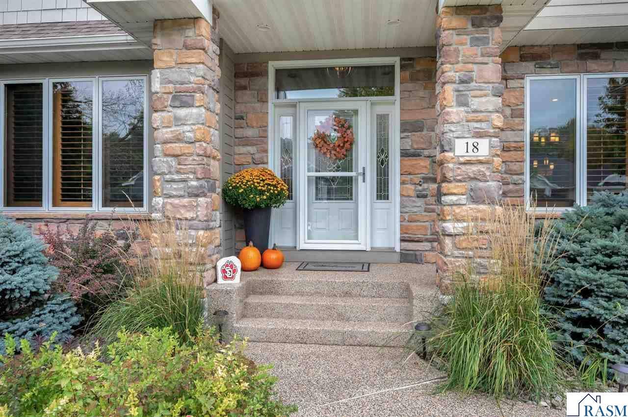 18 Newcastle Court, North Mankato, MN 56003