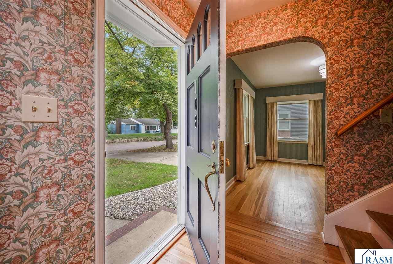 108 Ridge Court, Mankato, MN 56001