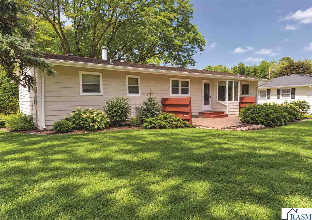 130 Eastwood Dr, Mankato, MN 56001