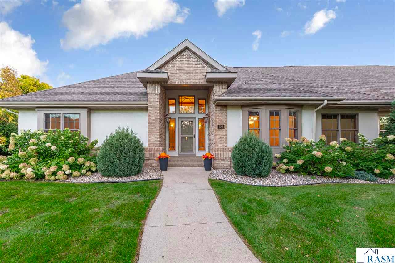 123 Woodhill Court, Mankato, MN 56001
