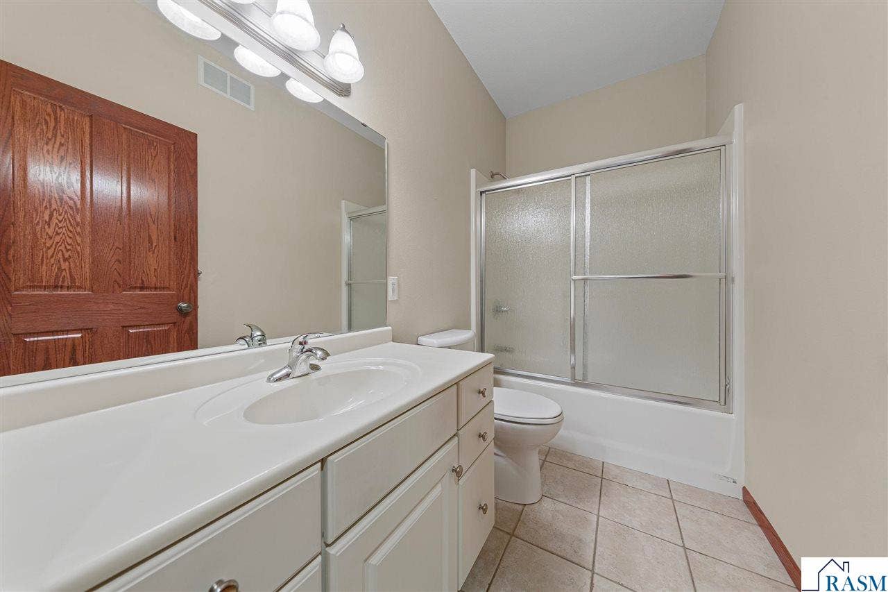123 Woodhill Court, Mankato, MN 56001