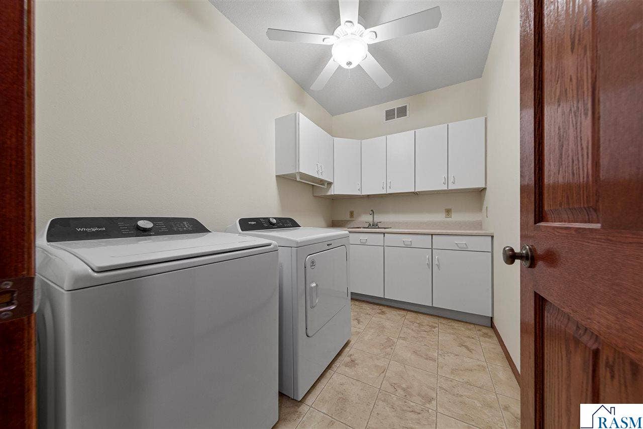 123 Woodhill Court, Mankato, MN 56001