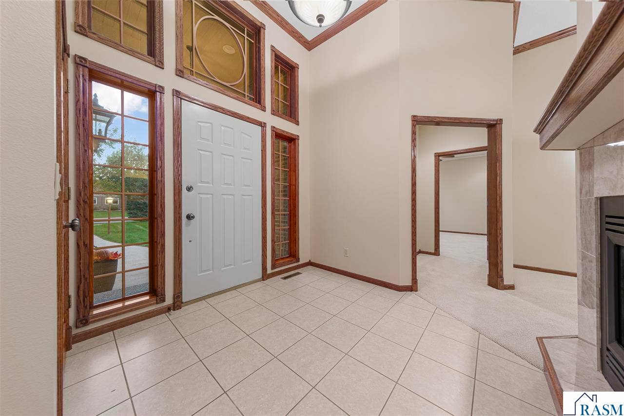 123 Woodhill Court, Mankato, MN 56001