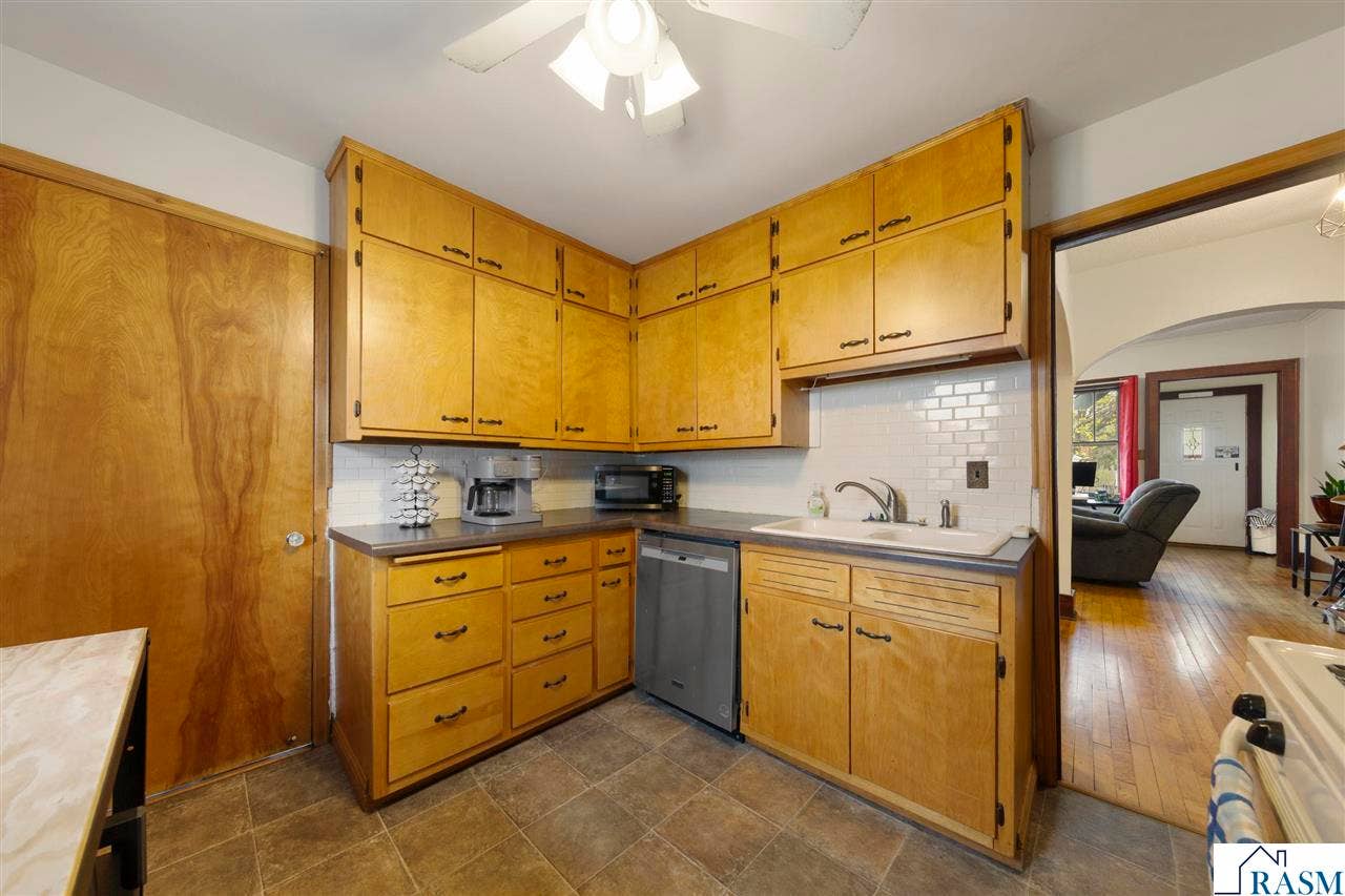 910 N 2nd Street, Mankato, MN 56001