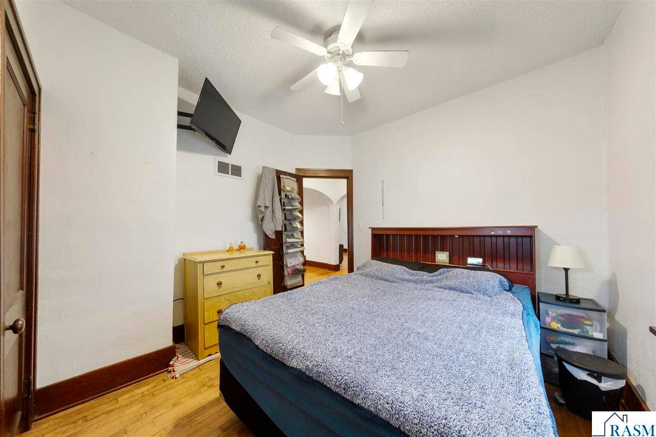 910 N 2nd Street, Mankato, MN 56001