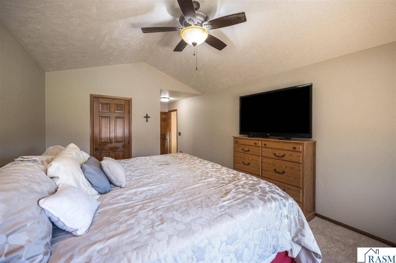 180 JoRay Drive, Mankato, MN 56001