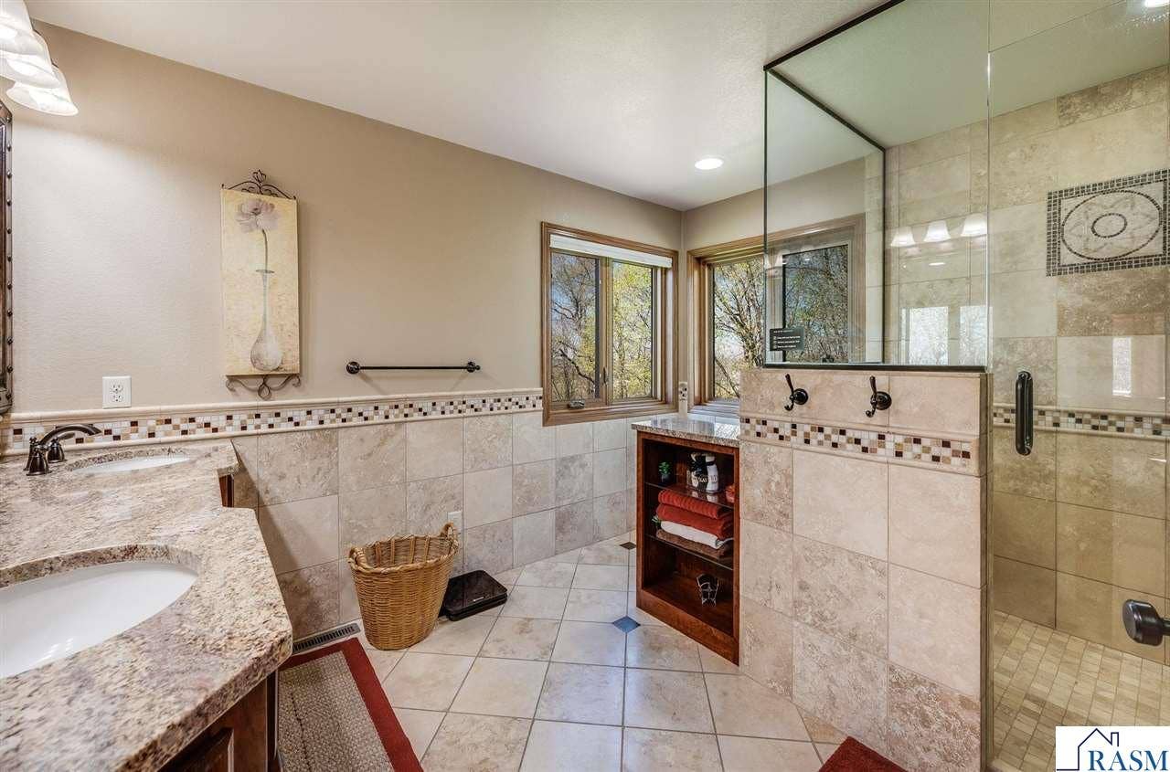 180 JoRay Drive, Mankato, MN 56001