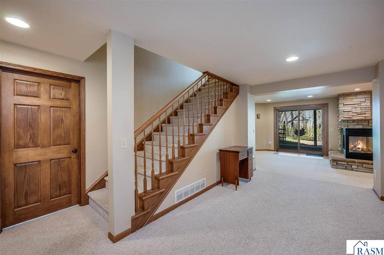 180 JoRay Drive, Mankato, MN 56001