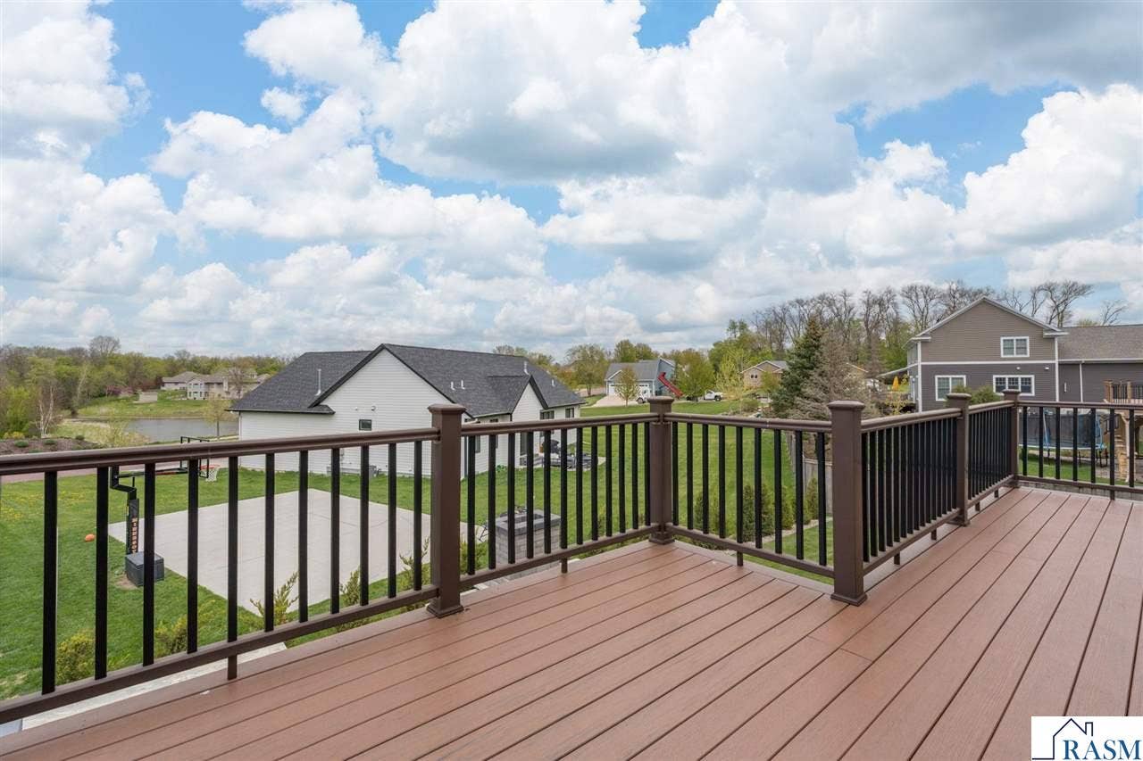 112 Hidden Oaks Circle, Mankato, MN 56001