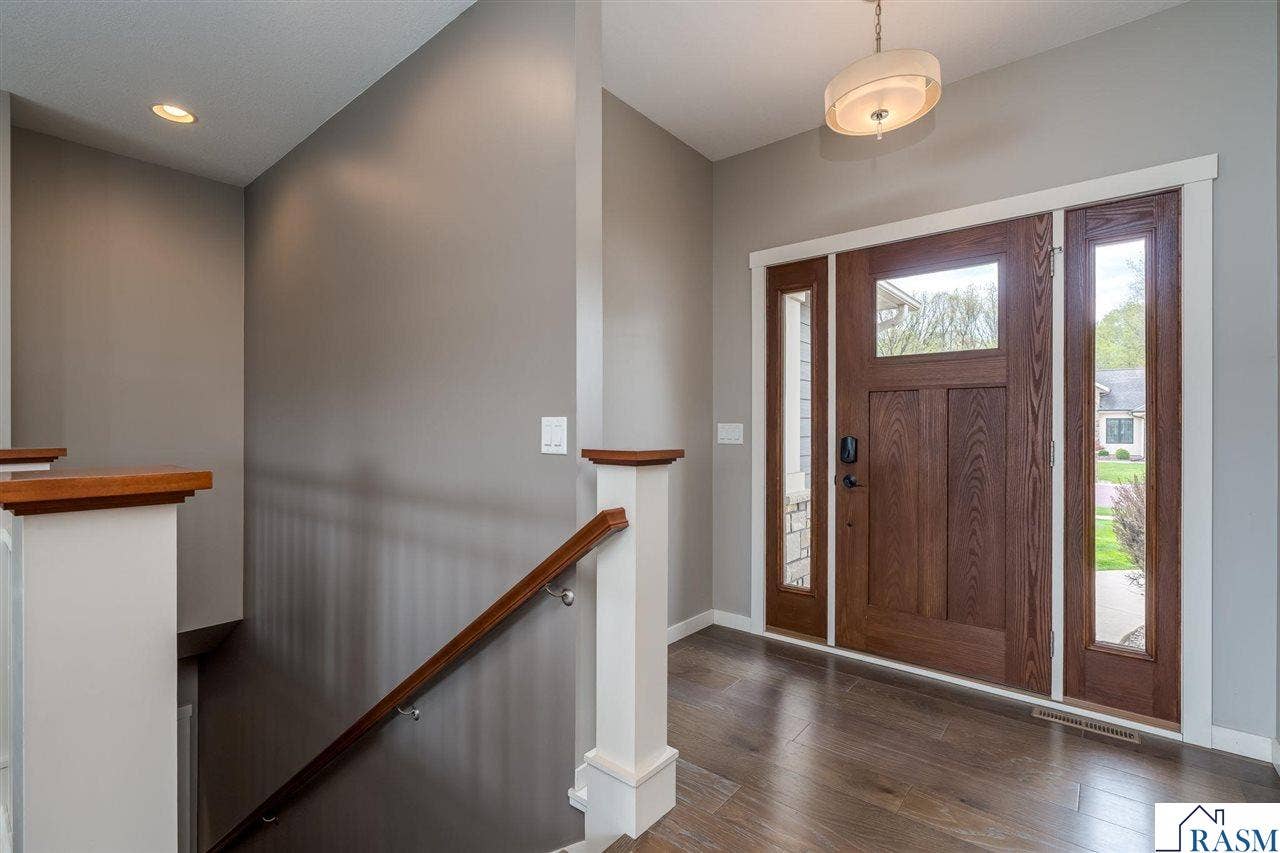 112 Hidden Oaks Circle, Mankato, MN 56001