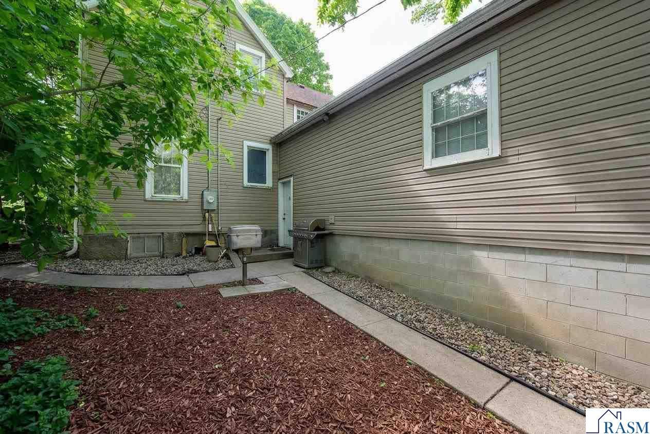 112 S 5th Street, Mankato, MN 56001