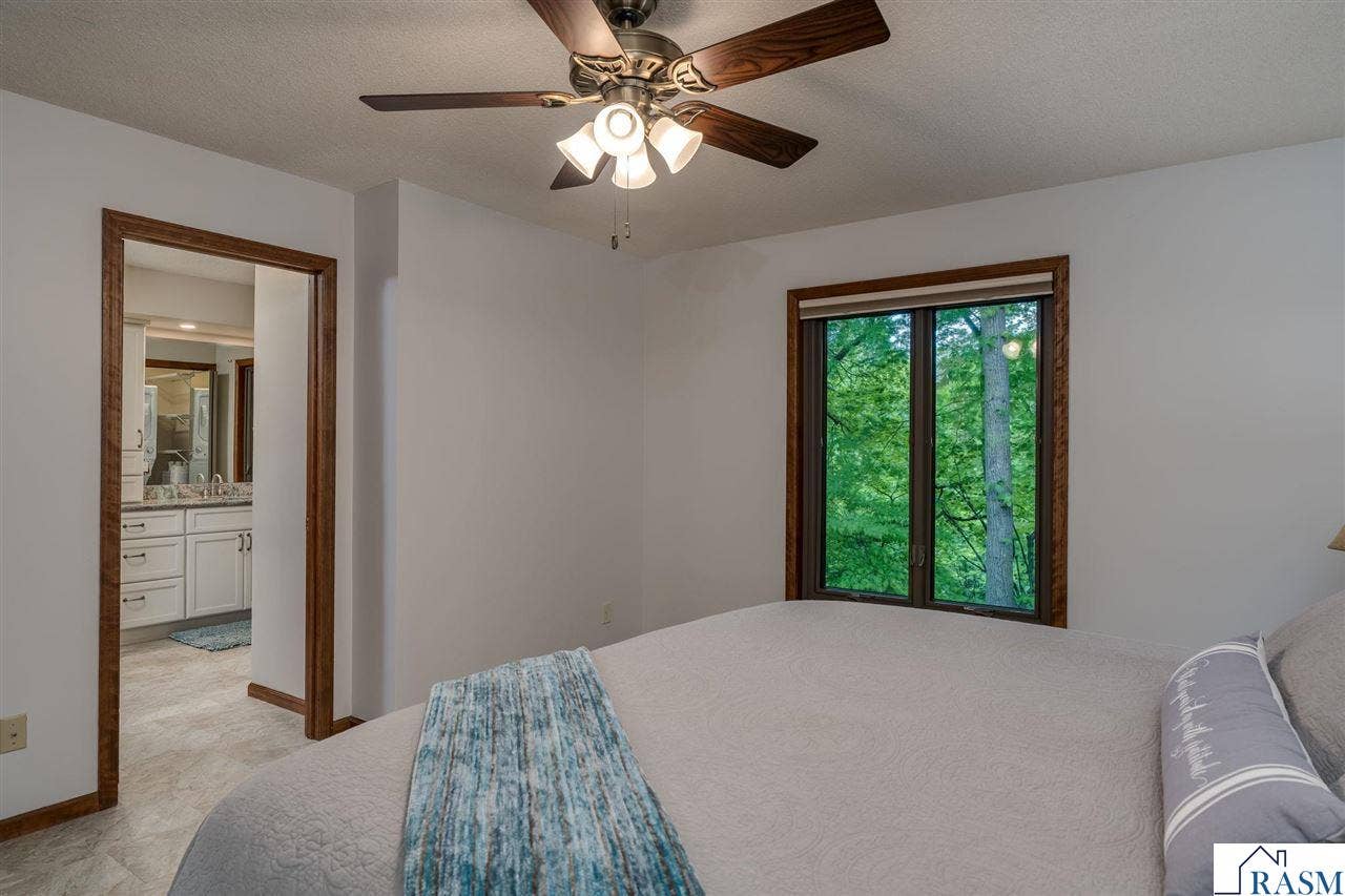 25 Crown Hill Lane, Mankato, MN 56001