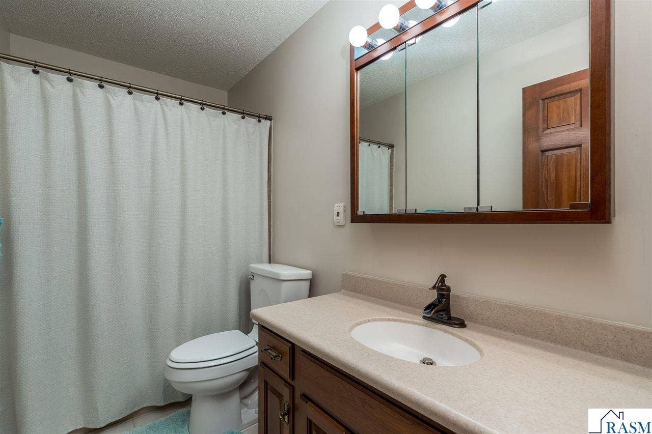 25 Crown Hill Lane, Mankato, MN 56001
