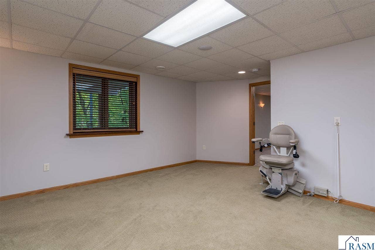 25 Crown Hill Lane, Mankato, MN 56001