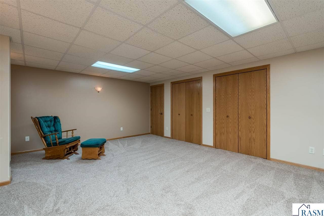 25 Crown Hill Lane, Mankato, MN 56001