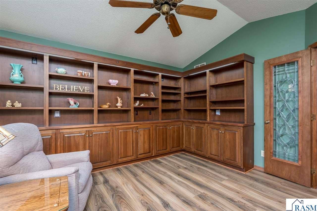 25 Crown Hill Lane, Mankato, MN 56001