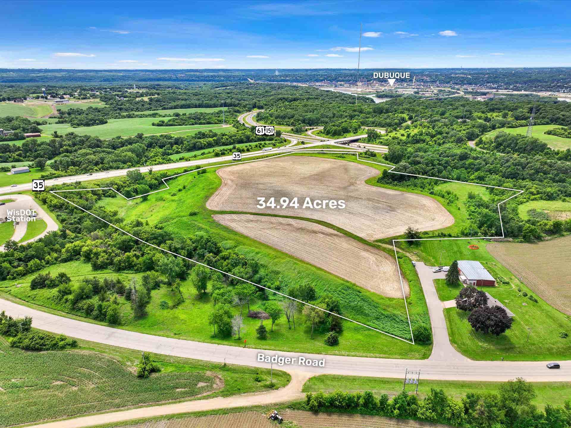 527 Badger Road, Hazel Green, WI 53811
