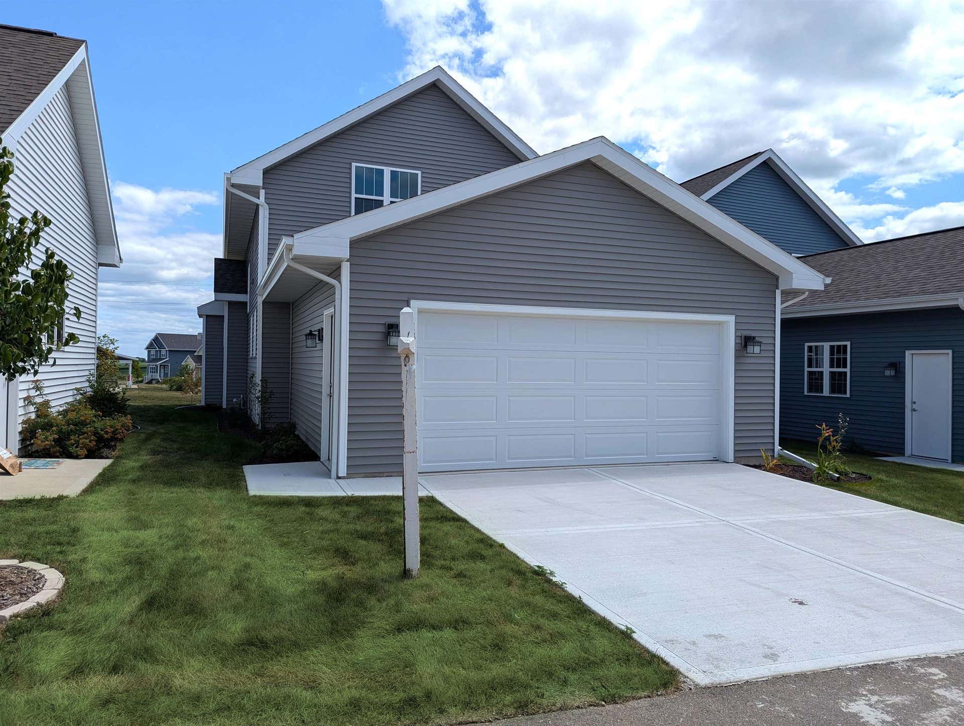14 Bluestem Pass, Mount Horeb, WI 53572