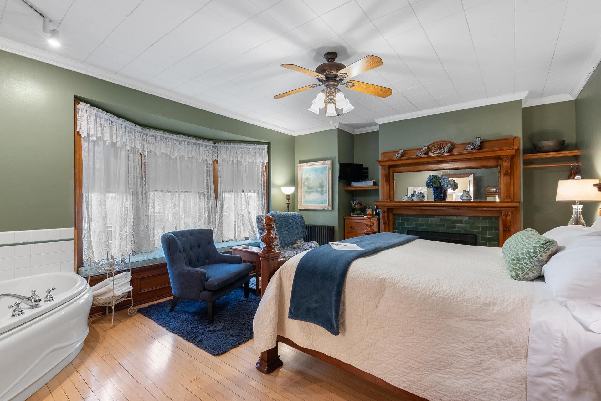 611 E Walnut Street, Horicon, WI 53032-1221