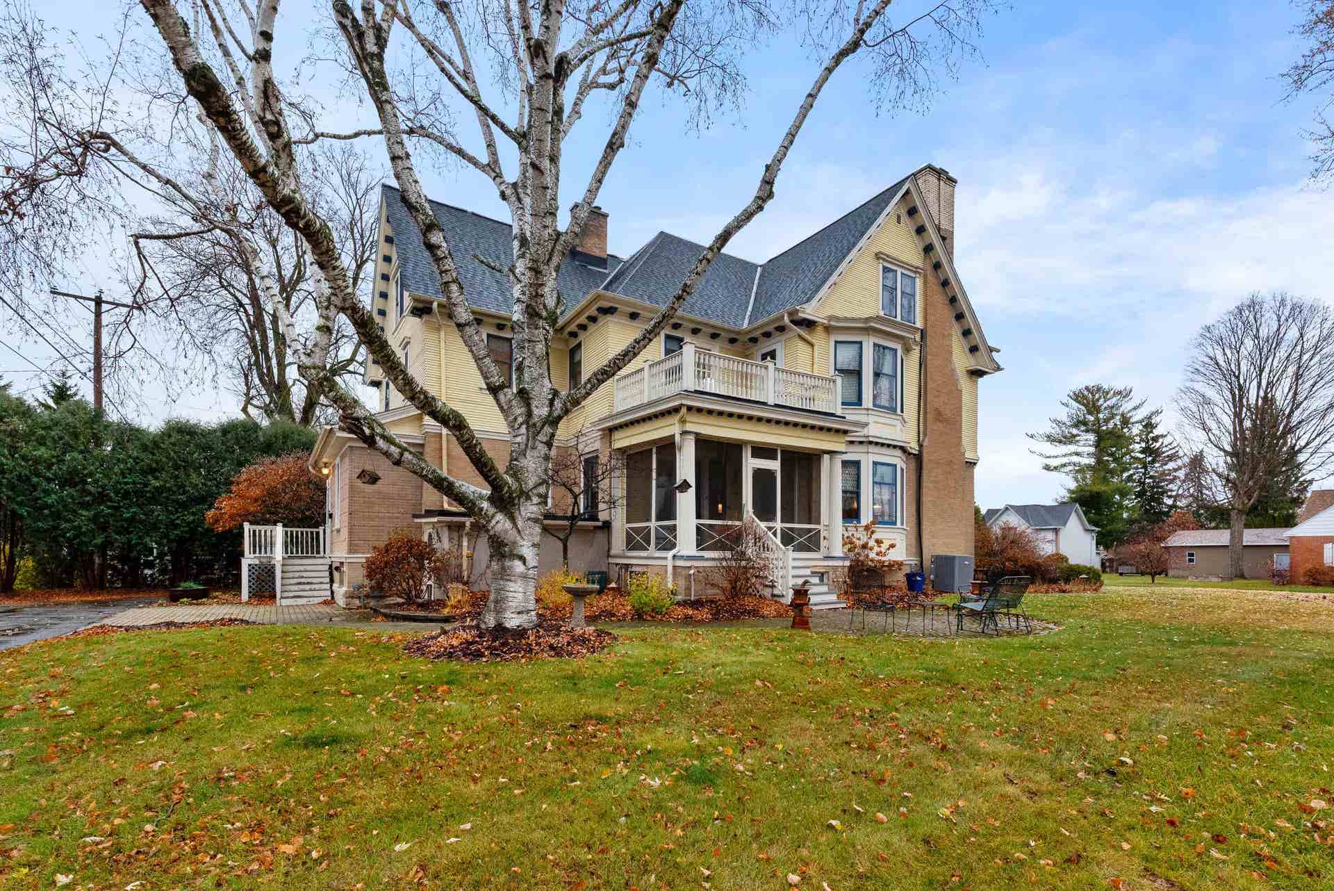 611 E Walnut Street, Horicon, WI 53032-1221