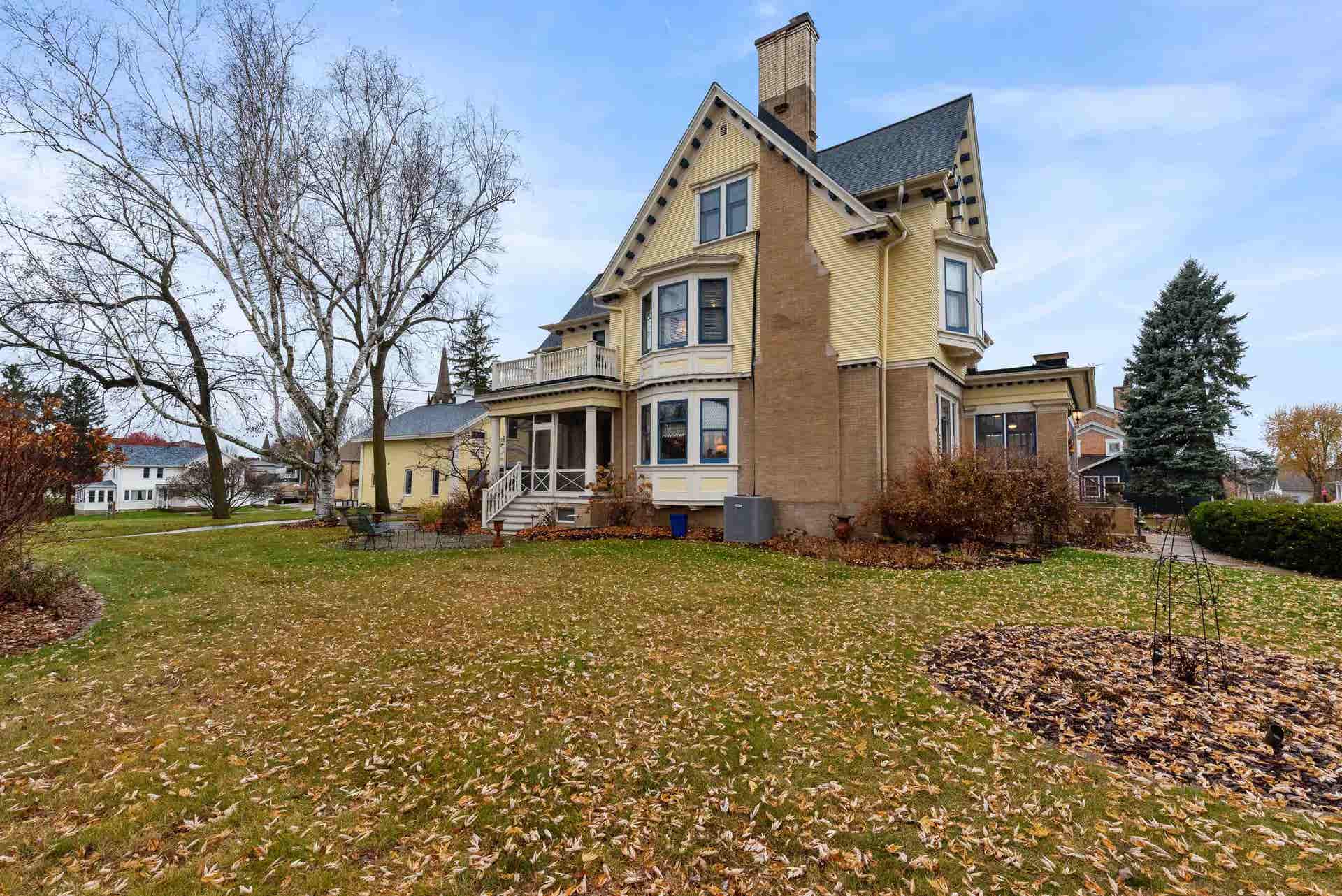 611 E Walnut Street, Horicon, WI 53032-1221