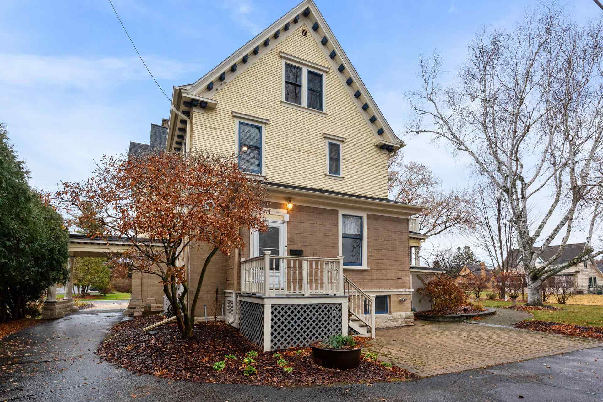 611 E Walnut Street, Horicon, WI 53032-1221
