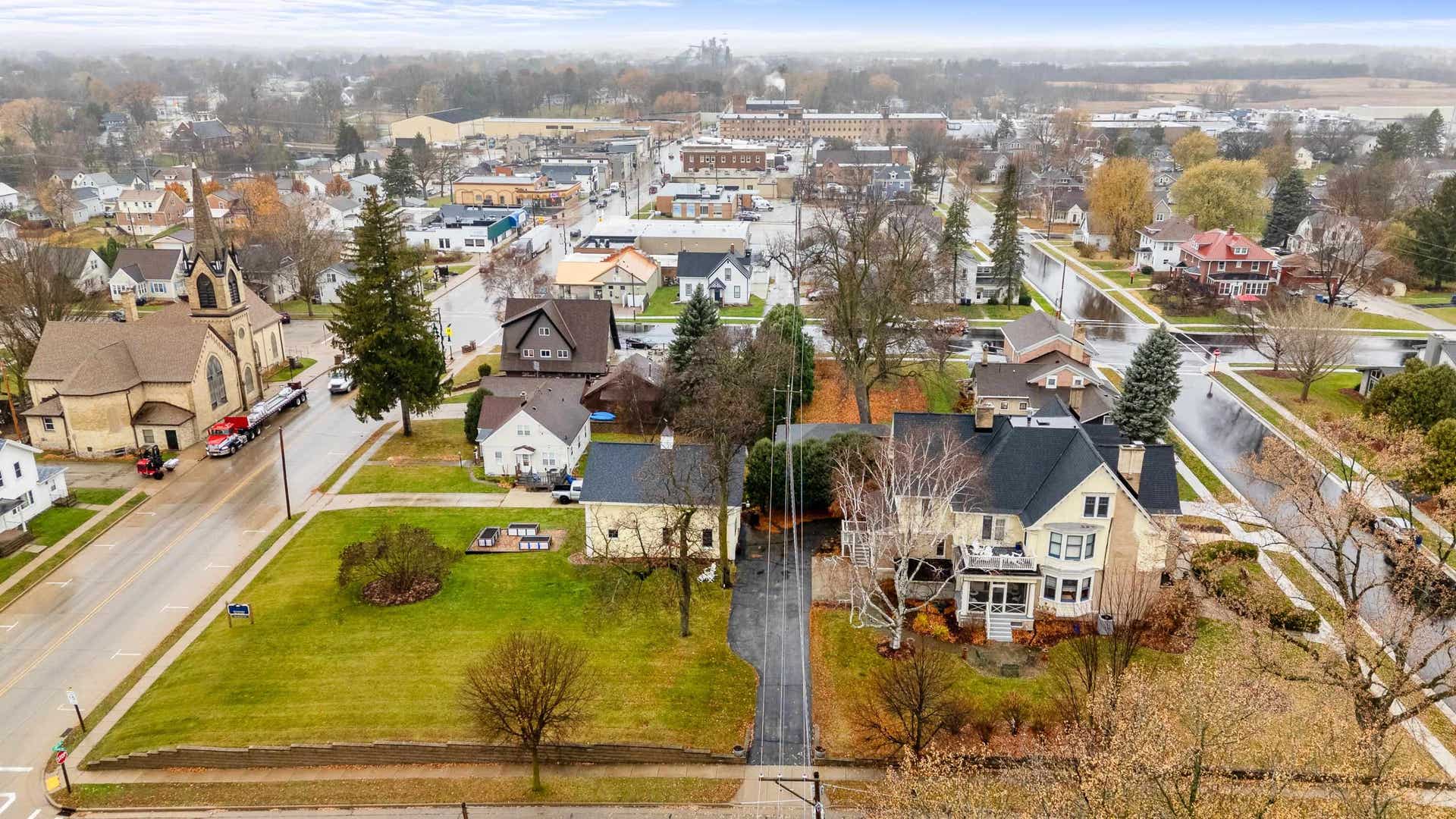 611 E Walnut Street, Horicon, WI 53032-1221