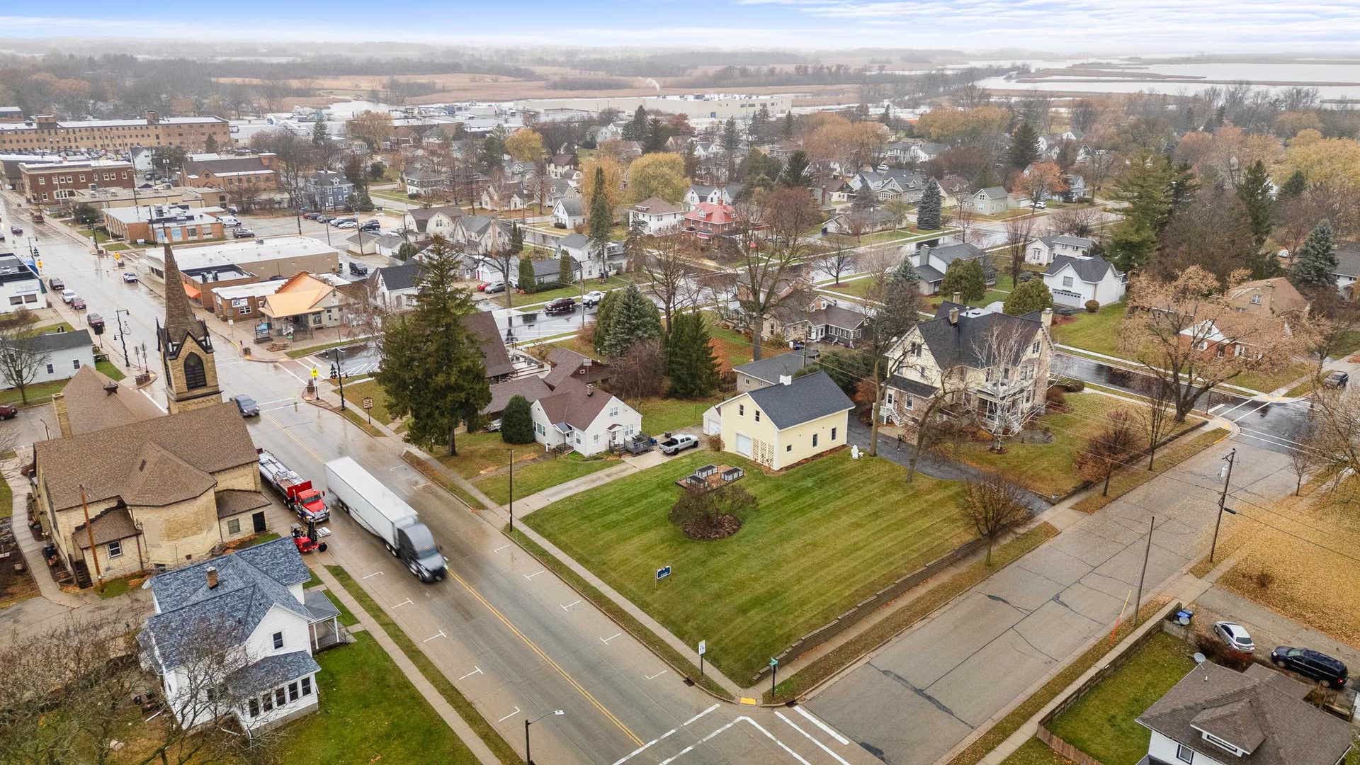 611 E Walnut Street, Horicon, WI 53032-1221