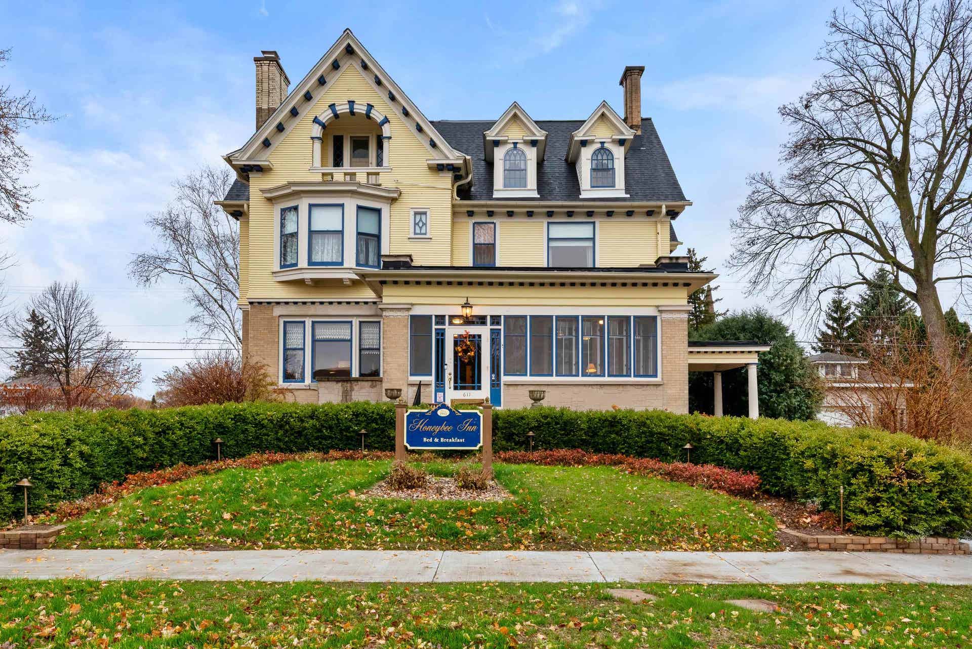 611 E Walnut Street, Horicon, WI 53032-1221