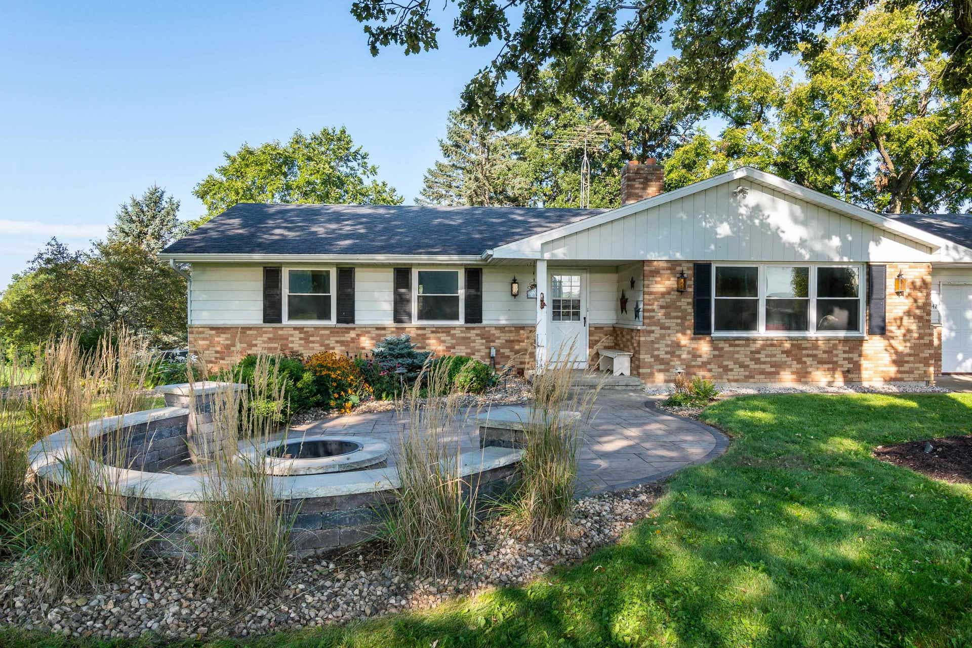 2542 County Road P, Springdale, WI 53593