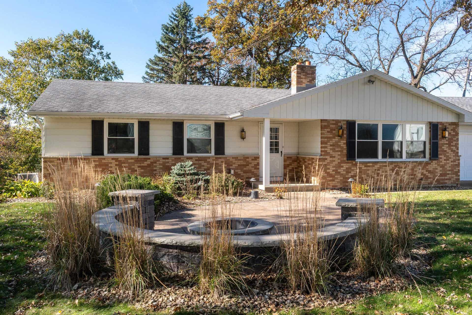 2542 County Road P, Springdale, WI 53593
