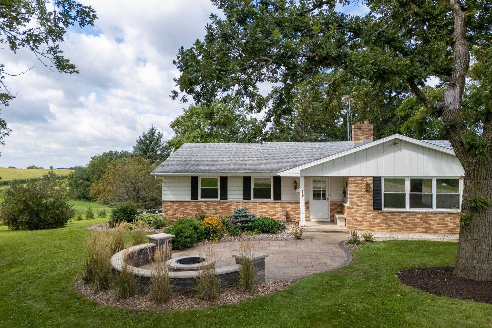 2542 County Road P, Springdale, WI 53593