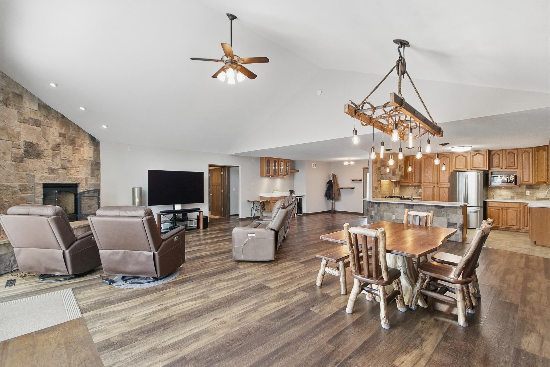 831 Island Court, Baraboo, WI 53913