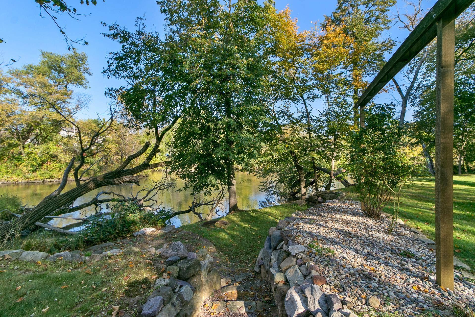 831 Island Court, Baraboo, WI 53913