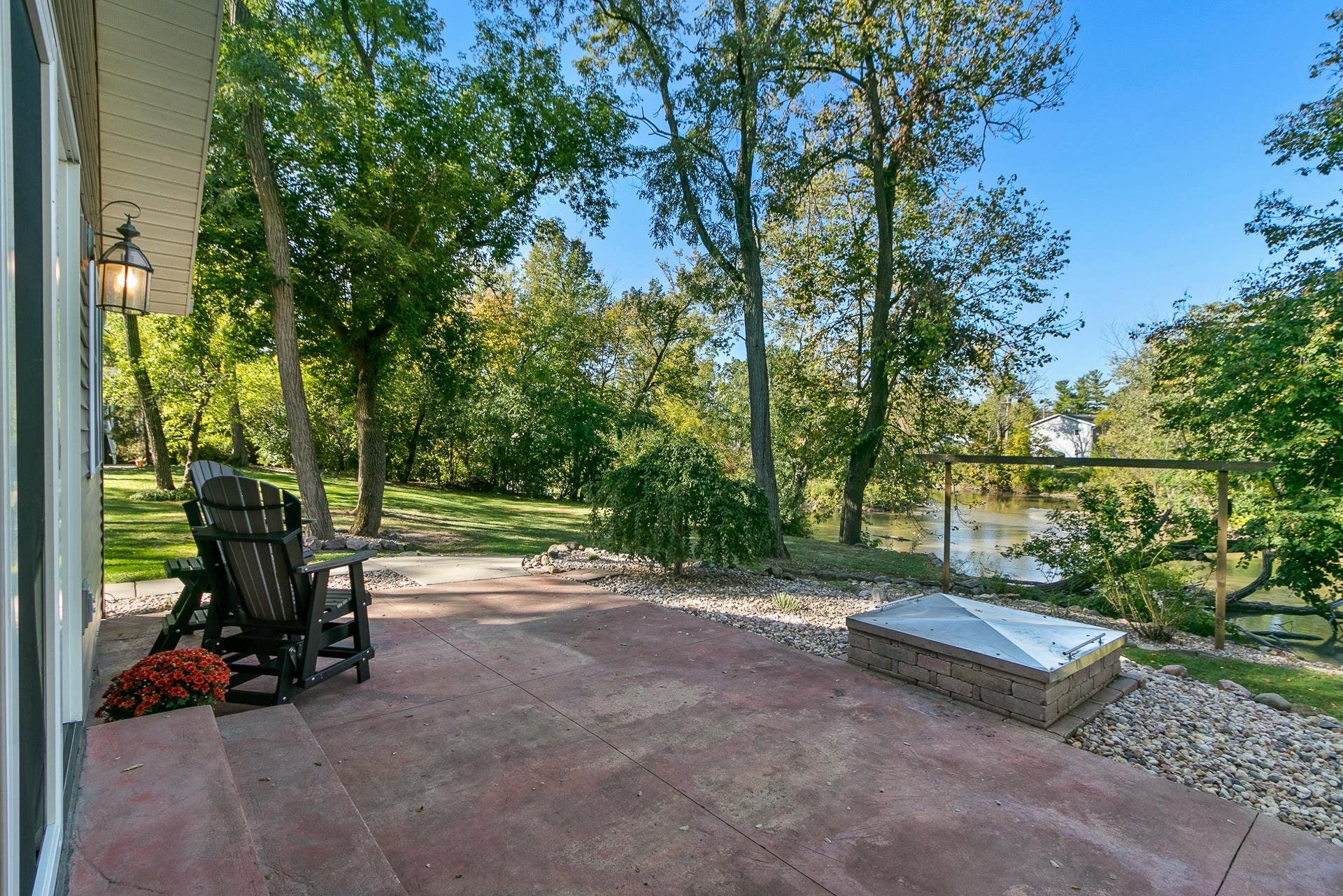 831 Island Court, Baraboo, WI 53913