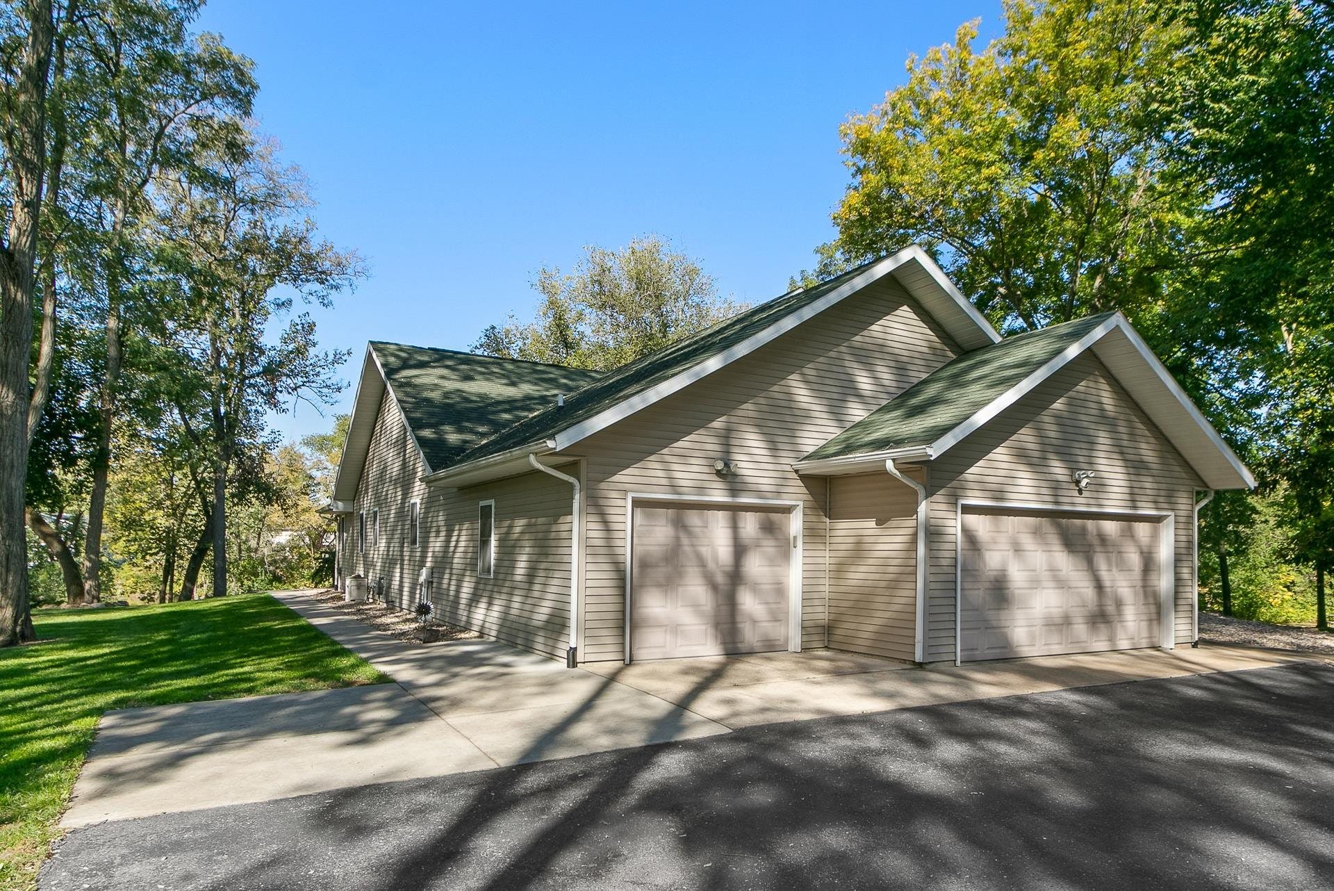 831 Island Court, Baraboo, WI 53913