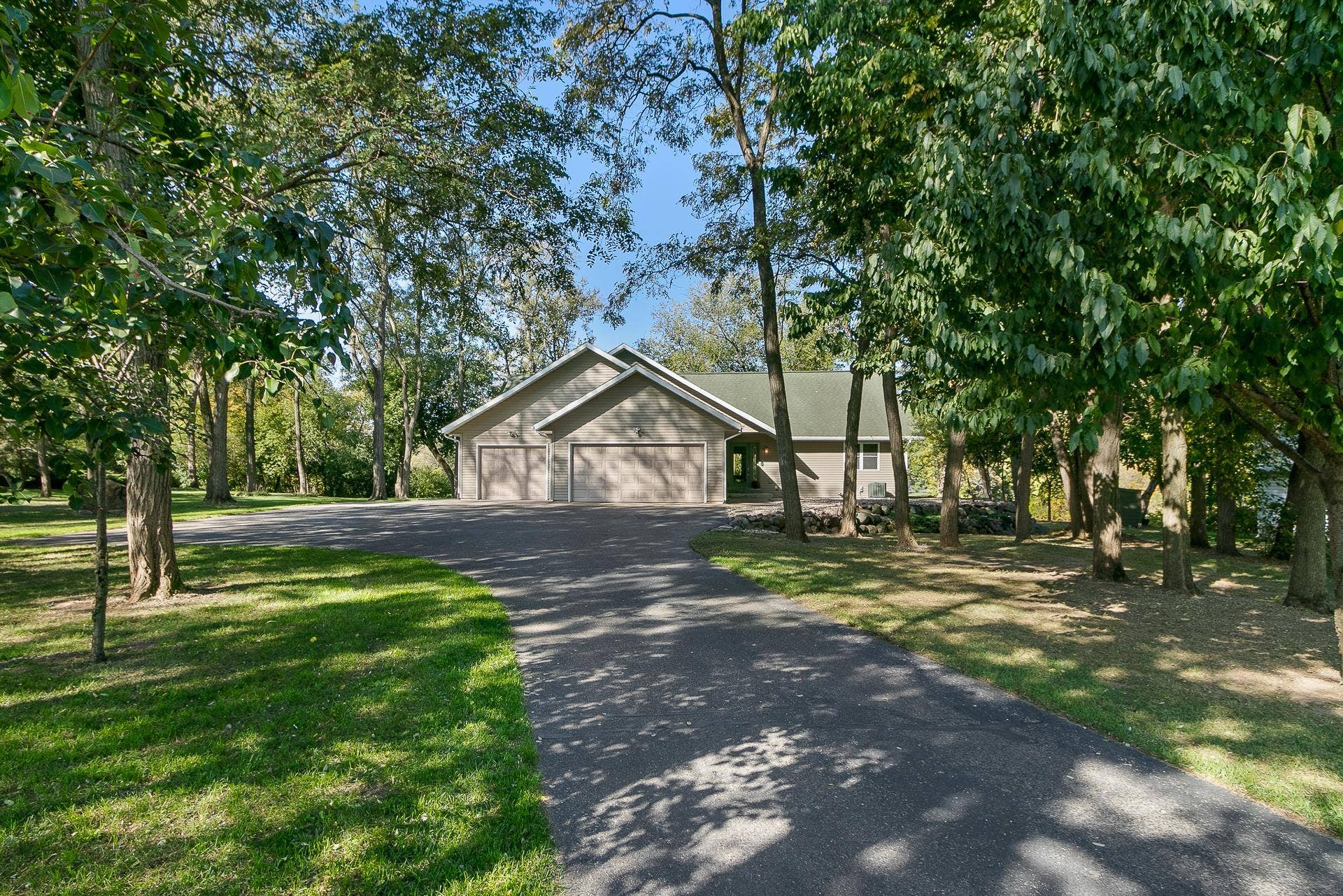 831 Island Court, Baraboo, WI 53913